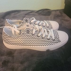 Converse chevron women's size 8.5